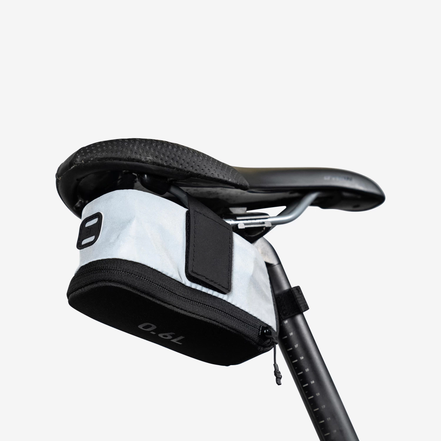 Decathlon Reflective Saddle Bag 0.6L Easy M 4 Decathlon Reflective Saddle Bag 0.6L Easy M - Image 2